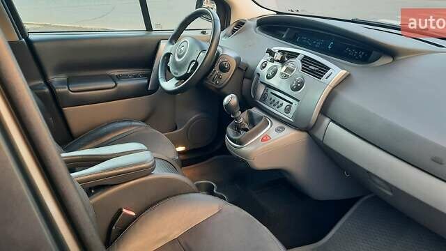 Коричневый Рено Сценик, объемом двигателя 1.6 л и пробегом 187 тыс. км за 7000 $, фото 8 на Automoto.ua