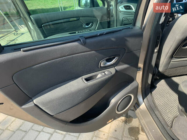 Коричневий Рено Сценік, об'ємом двигуна 2 л та пробігом 230 тис. км за 5999 $, фото 19 на Automoto.ua