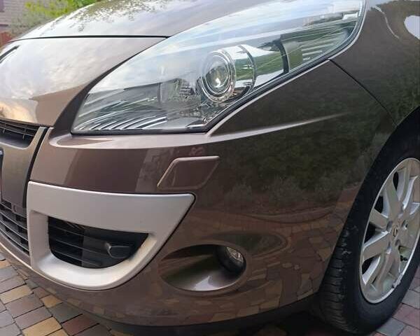 Коричневий Рено Сценік, об'ємом двигуна 1.4 л та пробігом 215 тис. км за 7500 $, фото 4 на Automoto.ua