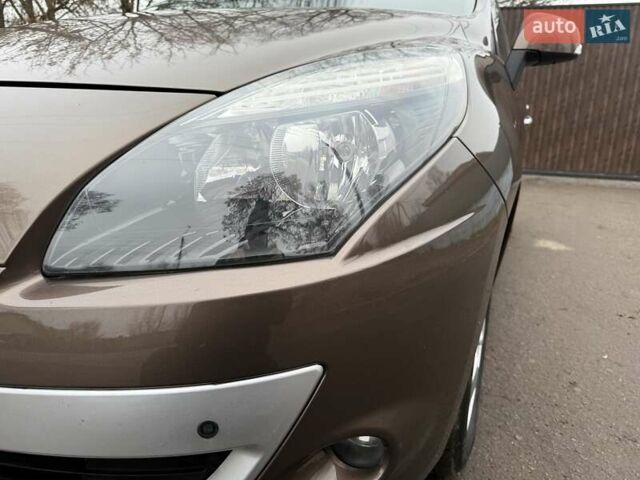 Коричневый Рено Сценик, объемом двигателя 1.6 л и пробегом 223 тыс. км за 7490 $, фото 9 на Automoto.ua