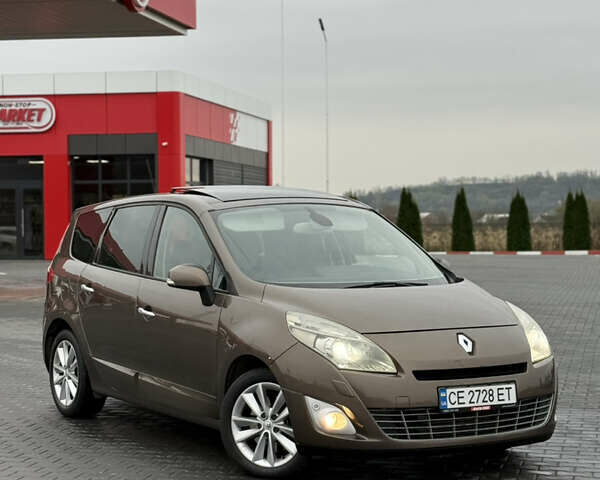 Коричневый Рено Сценик, объемом двигателя 2 л и пробегом 240 тыс. км за 7100 $, фото 2 на Automoto.ua