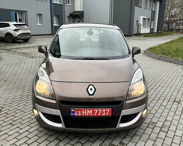 Коричневый Рено Сценик, объемом двигателя 1.6 л и пробегом 186 тыс. км за 7200 $, фото 1 на Automoto.ua