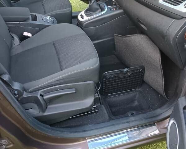 Коричневый Рено Сценик, объемом двигателя 1.4 л и пробегом 209 тыс. км за 6600 $, фото 6 на Automoto.ua