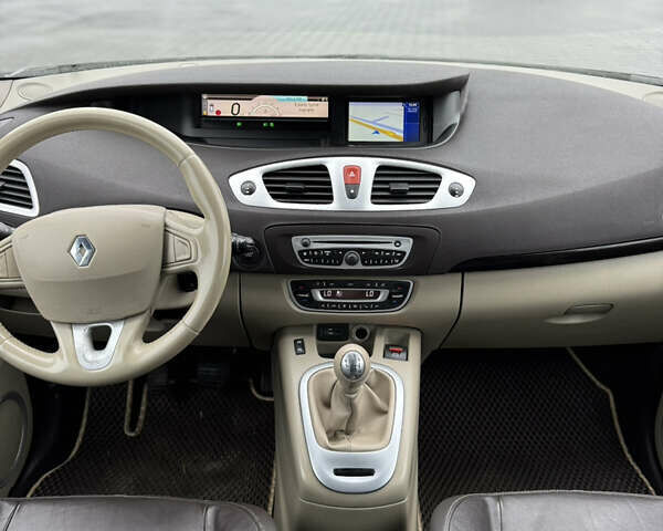 Коричневый Рено Сценик, объемом двигателя 2 л и пробегом 240 тыс. км за 7100 $, фото 32 на Automoto.ua