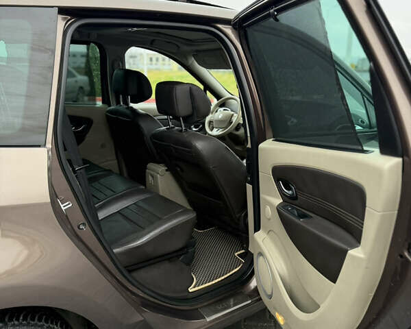 Коричневый Рено Сценик, объемом двигателя 2 л и пробегом 240 тыс. км за 7100 $, фото 26 на Automoto.ua