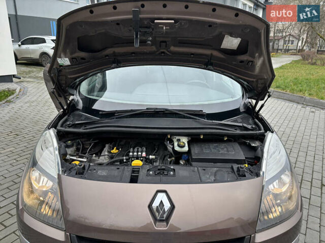 Коричневый Рено Сценик, объемом двигателя 1.6 л и пробегом 186 тыс. км за 7200 $, фото 10 на Automoto.ua