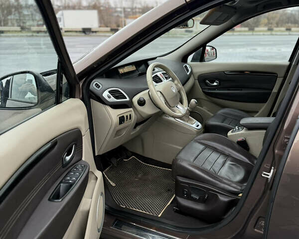 Коричневый Рено Сценик, объемом двигателя 2 л и пробегом 240 тыс. км за 7100 $, фото 18 на Automoto.ua
