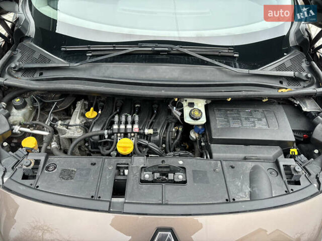 Коричневый Рено Сценик, объемом двигателя 1.6 л и пробегом 186 тыс. км за 7200 $, фото 9 на Automoto.ua