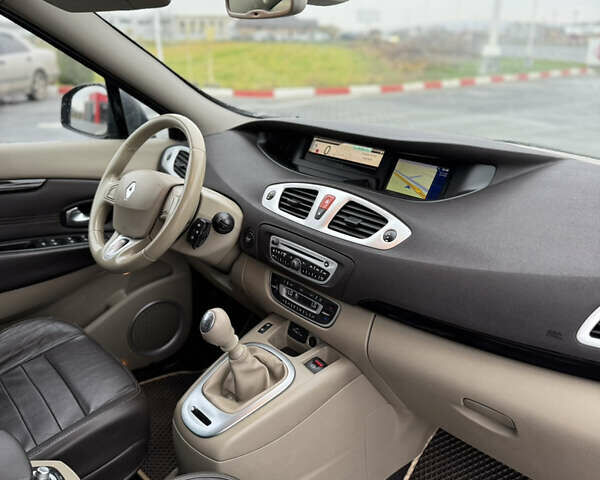 Коричневый Рено Сценик, объемом двигателя 2 л и пробегом 240 тыс. км за 7100 $, фото 31 на Automoto.ua