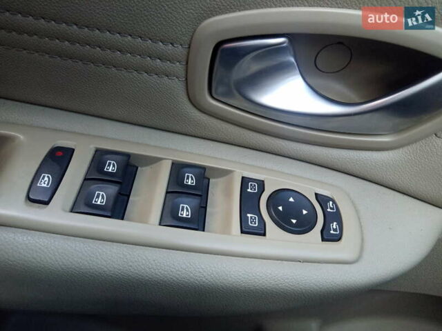 Рено Сценик 2009 в Черкассах на Automoto.ua Коричневый Рено Сценик, объемом двигателя 1.5 л и пробегом 234 тыс. км за 7450 $, фото 18 на Automoto.ua