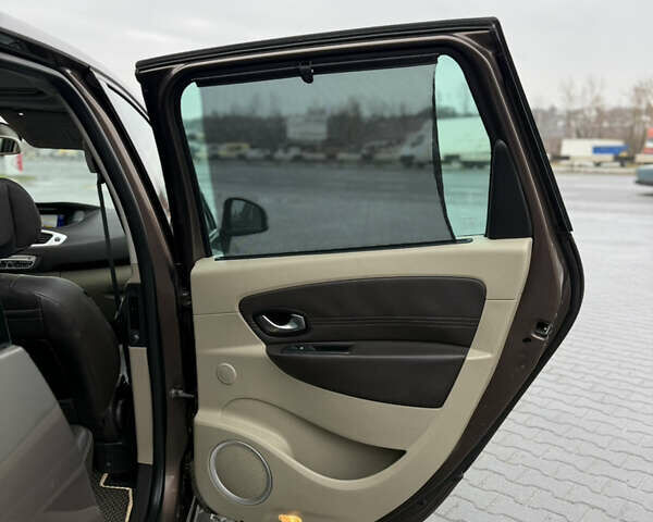 Коричневый Рено Сценик, объемом двигателя 2 л и пробегом 240 тыс. км за 7100 $, фото 25 на Automoto.ua