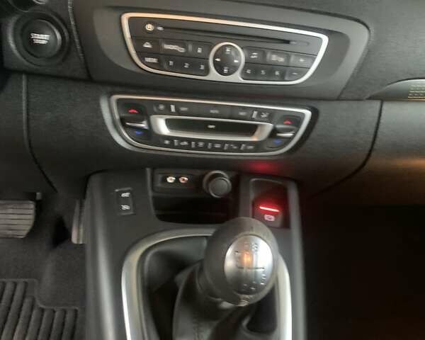 Коричневый Рено Сценик, объемом двигателя 1.4 л и пробегом 147 тыс. км за 6600 $, фото 27 на Automoto.ua