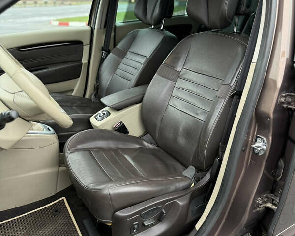 Коричневый Рено Сценик, объемом двигателя 2 л и пробегом 240 тыс. км за 7100 $, фото 19 на Automoto.ua