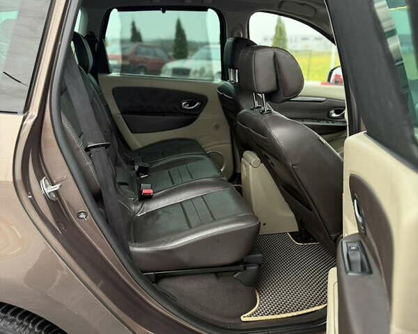 Коричневый Рено Сценик, объемом двигателя 2 л и пробегом 240 тыс. км за 7100 $, фото 27 на Automoto.ua