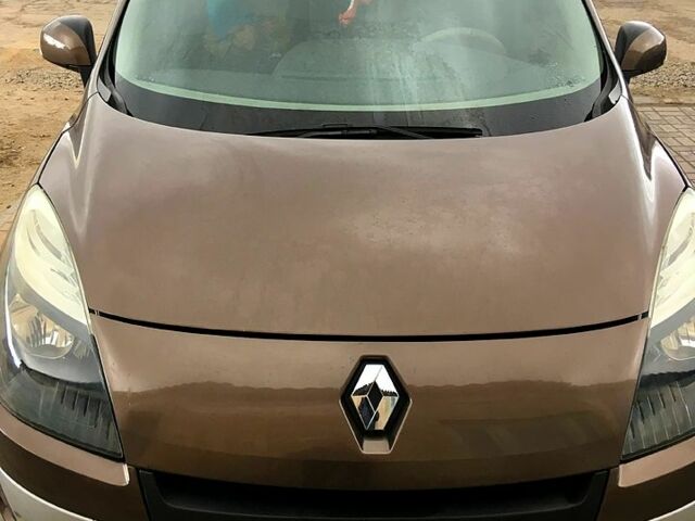 Рено Сценик 2010 в Одессе на Automoto.ua Коричневый Рено Сценик, объемом двигателя 1.5 л и пробегом 189 тыс. км за 6100 $, фото 3 на Automoto.ua