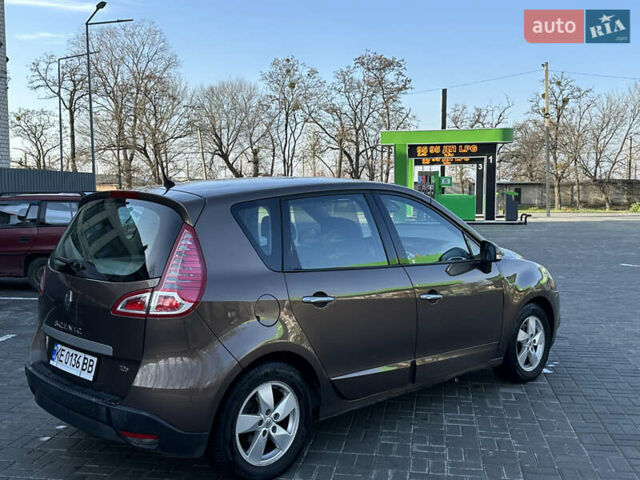 Коричневый Рено Сценик, объемом двигателя 1.5 л и пробегом 160 тыс. км за 3850 $, фото 8 на Automoto.ua