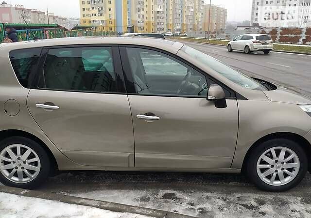 Коричневий Рено Сценік, об'ємом двигуна 1.5 л та пробігом 202 тис. км за 6700 $, фото 6 на Automoto.ua