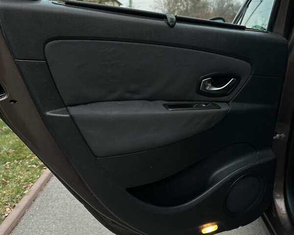 Коричневий Рено Сценік, об'ємом двигуна 1.5 л та пробігом 228 тис. км за 5900 $, фото 30 на Automoto.ua