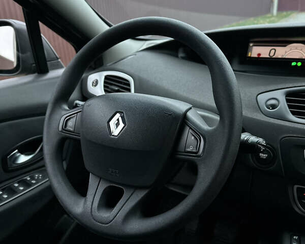 Коричневий Рено Сценік, об'ємом двигуна 1.5 л та пробігом 228 тис. км за 5900 $, фото 21 на Automoto.ua