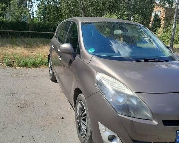 Рено Сценик 2010 в Первомайск на Automoto.ua Коричневый Рено Сценик, объемом двигателя 1.9 л и пробегом 244 тыс. км за 7100 $, фото 4 на Automoto.ua