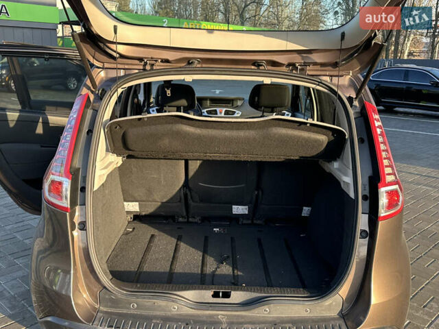 Коричневый Рено Сценик, объемом двигателя 1.5 л и пробегом 160 тыс. км за 3850 $, фото 11 на Automoto.ua