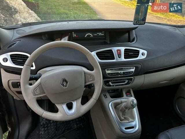 Коричневый Рено Сценик, объемом двигателя 1.6 л и пробегом 167 тыс. км за 8400 $, фото 2 на Automoto.ua