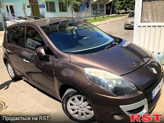 Рено Сценик 2010 в Одессе на Automoto.ua Коричневый Рено Сценик, объемом двигателя 1.5 л и пробегом 189 тыс. км за 6100 $, фото 5 на Automoto.ua