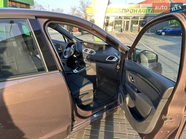 Коричневый Рено Сценик, объемом двигателя 1.5 л и пробегом 160 тыс. км за 3850 $, фото 10 на Automoto.ua