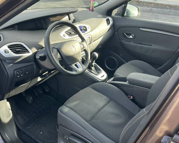 Коричневый Рено Сценик, объемом двигателя 1.4 л и пробегом 175 тыс. км за 6900 $, фото 8 на Automoto.ua