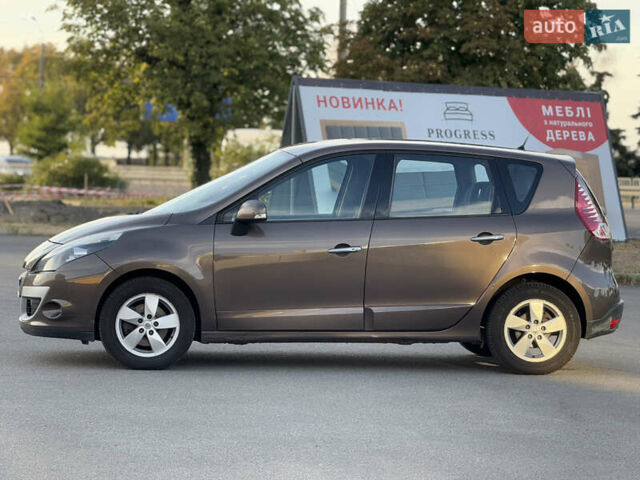 Коричневий Рено Сценік, об'ємом двигуна 1.4 л та пробігом 190 тис. км за 6399 $, фото 1 на Automoto.ua
