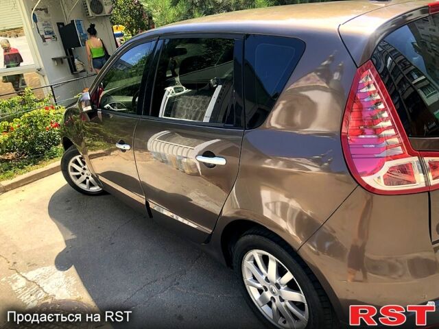 Рено Сценик 2010 в Одессе на Automoto.ua Коричневый Рено Сценик, объемом двигателя 1.5 л и пробегом 189 тыс. км за 6100 $, фото 7 на Automoto.ua