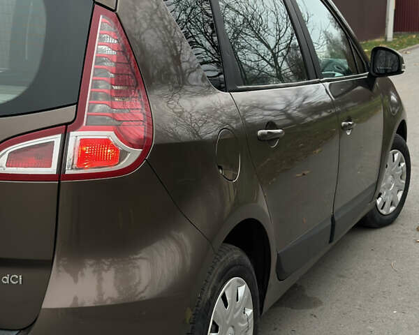 Коричневий Рено Сценік, об'ємом двигуна 1.5 л та пробігом 228 тис. км за 5900 $, фото 12 на Automoto.ua