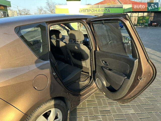 Коричневый Рено Сценик, объемом двигателя 1.5 л и пробегом 160 тыс. км за 3850 $, фото 12 на Automoto.ua