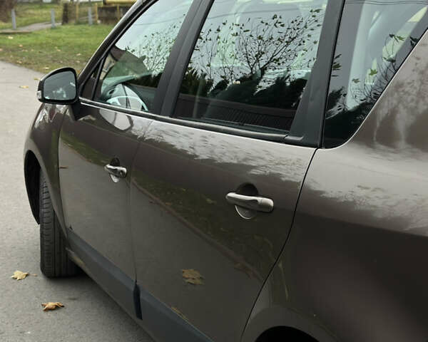 Коричневий Рено Сценік, об'ємом двигуна 1.5 л та пробігом 228 тис. км за 5900 $, фото 7 на Automoto.ua