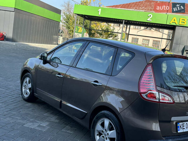 Коричневый Рено Сценик, объемом двигателя 1.5 л и пробегом 160 тыс. км за 3850 $, фото 5 на Automoto.ua