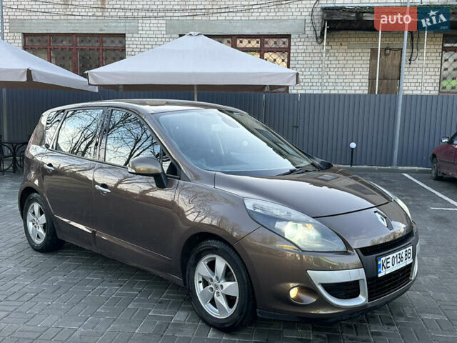 Коричневый Рено Сценик, объемом двигателя 1.5 л и пробегом 160 тыс. км за 3850 $, фото 1 на Automoto.ua