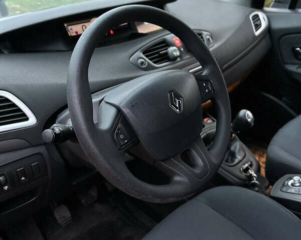 Коричневий Рено Сценік, об'ємом двигуна 1.5 л та пробігом 228 тис. км за 5900 $, фото 31 на Automoto.ua