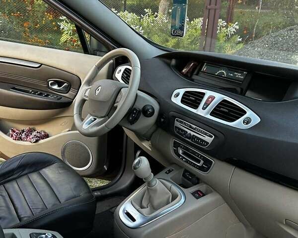 Коричневый Рено Сценик, объемом двигателя 1.6 л и пробегом 167 тыс. км за 8400 $, фото 3 на Automoto.ua