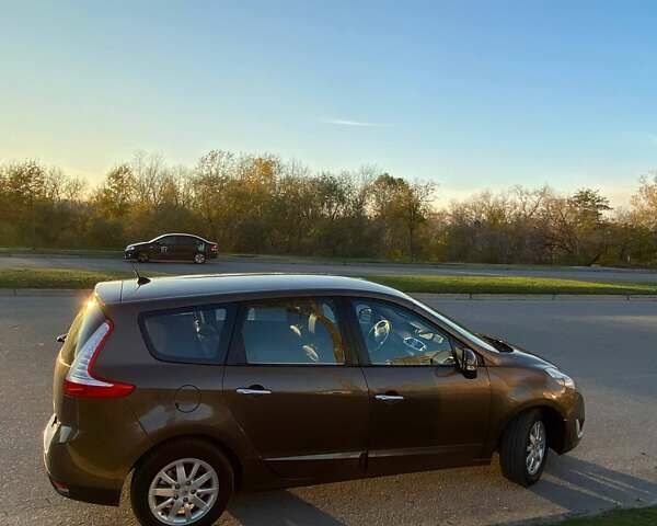 Коричневый Рено Сценик, объемом двигателя 1.4 л и пробегом 202 тыс. км за 7200 $, фото 17 на Automoto.ua