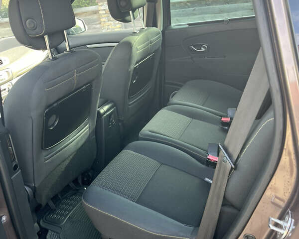 Коричневый Рено Сценик, объемом двигателя 1.4 л и пробегом 175 тыс. км за 6900 $, фото 10 на Automoto.ua