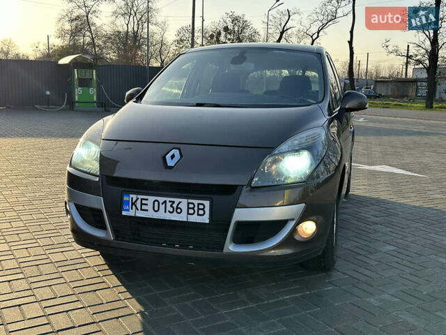 Коричневый Рено Сценик, объемом двигателя 1.5 л и пробегом 160 тыс. км за 3850 $, фото 7 на Automoto.ua