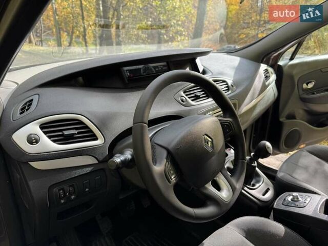Рено Сценик 2010 в Львове на Automoto.ua Коричневый Рено Сценик, объемом двигателя 1.5 л и пробегом 226 тыс. км за 6500 $, фото 23 на Automoto.ua
