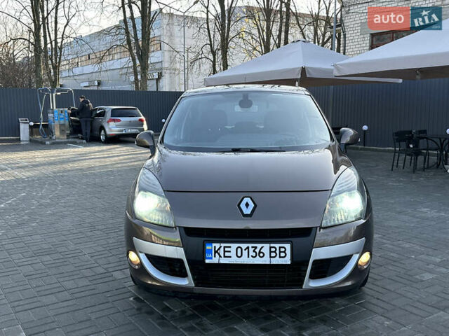 Коричневый Рено Сценик, объемом двигателя 1.5 л и пробегом 160 тыс. км за 3850 $, фото 2 на Automoto.ua