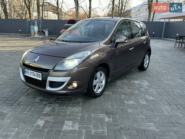 Коричневый Рено Сценик, объемом двигателя 1.5 л и пробегом 160 тыс. км за 3850 $, фото 4 на Automoto.ua