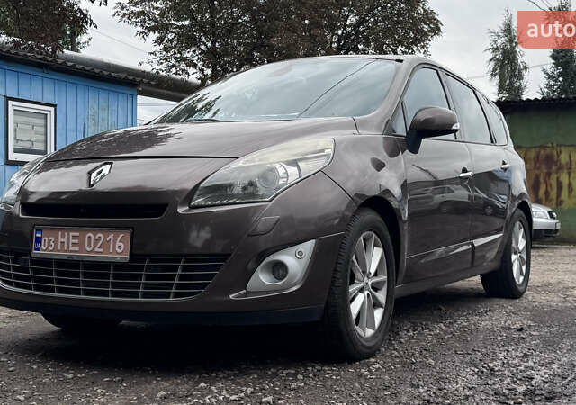 Коричневый Рено Сценик, объемом двигателя 1.9 л и пробегом 250 тыс. км за 7900 $, фото 1 на Automoto.ua
