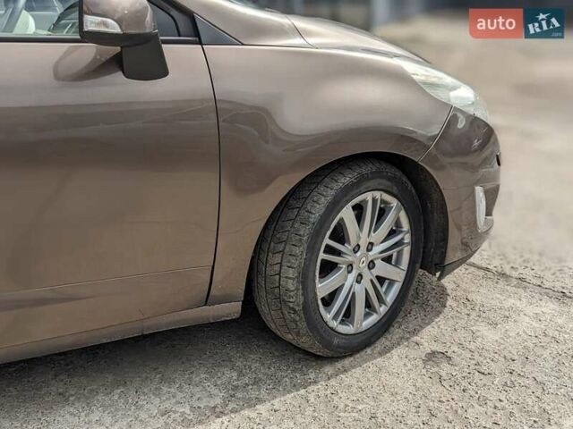 Коричневый Рено Сценик, объемом двигателя 2 л и пробегом 295 тыс. км за 6800 $, фото 10 на Automoto.ua