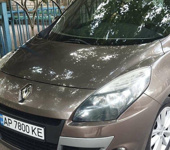 Коричневий Рено Сценік, об'ємом двигуна 1.6 л та пробігом 205 тис. км за 6800 $, фото 1 на Automoto.ua