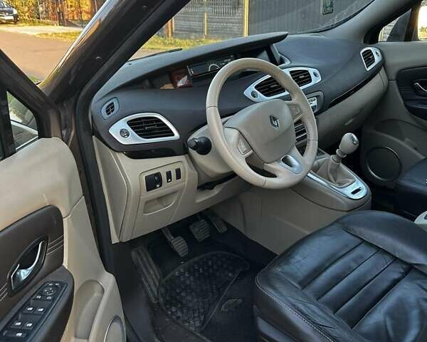 Коричневый Рено Сценик, объемом двигателя 1.6 л и пробегом 167 тыс. км за 8400 $, фото 4 на Automoto.ua