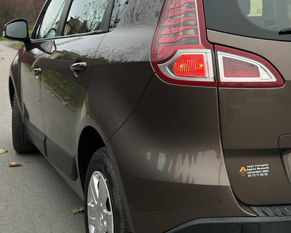 Коричневий Рено Сценік, об'ємом двигуна 1.5 л та пробігом 228 тис. км за 5900 $, фото 6 на Automoto.ua