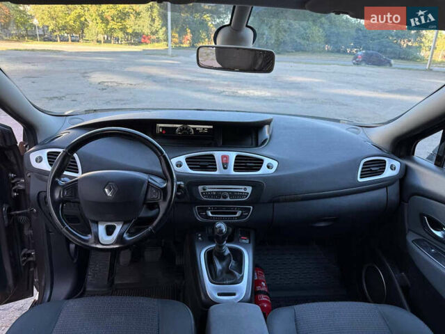Рено Сценик 2010 в Харькове на Automoto.ua Коричневый Рено Сценик, объемом двигателя 1.5 л и пробегом 280 тыс. км за 7100 $, фото 6 на Automoto.ua